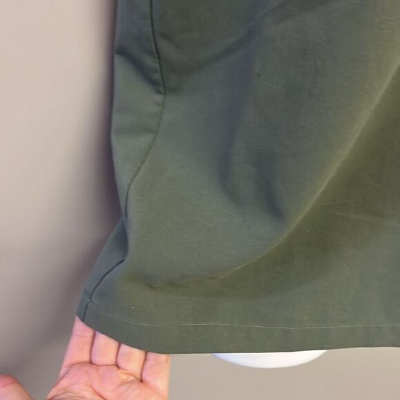 FIGS Technical Collection Olive Short Sleeve V-Neck Medical Scrub Shirt- Large - Picture 7 of 14